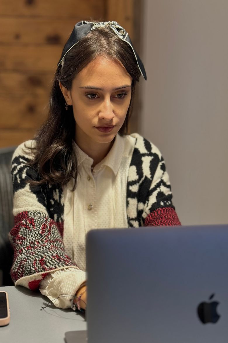 Ragazza Studia Coworking